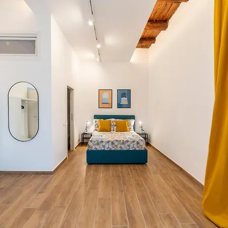 Il Vicoletto Maiorani 39 نابولي